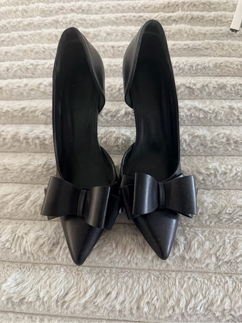 Black Pointed-Toe Bow Pumps - Women's Dress Heels